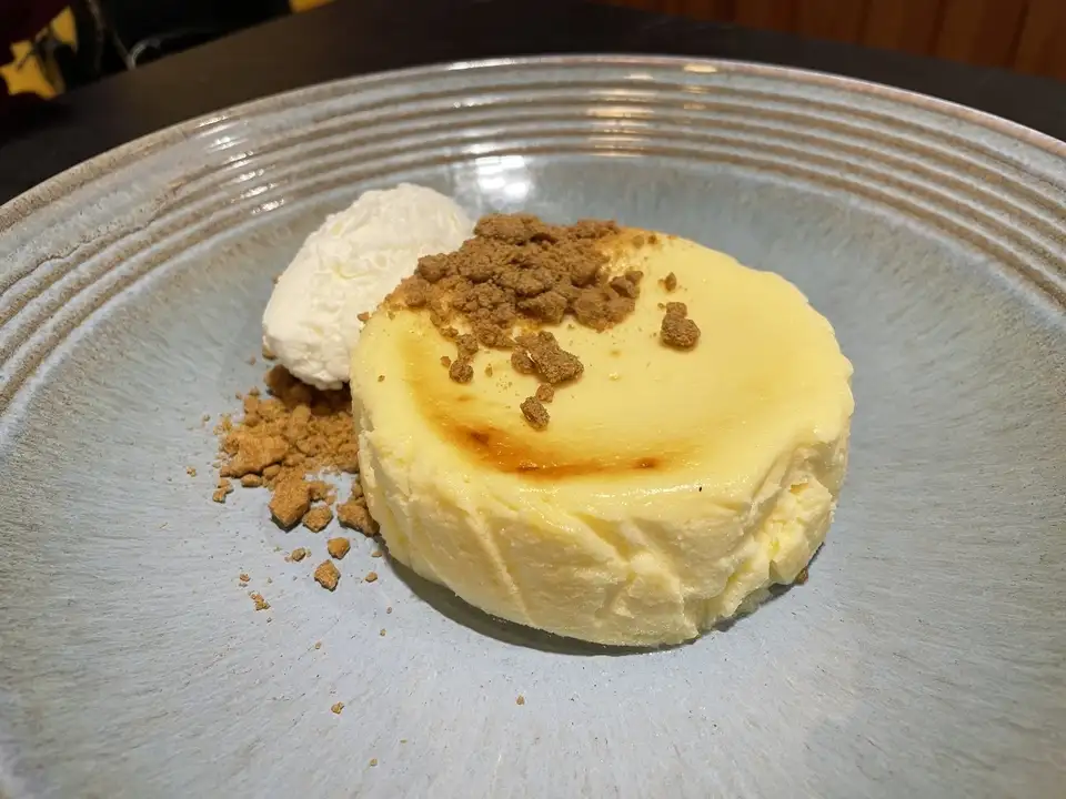 Tarta de queso con helado de leche merengada