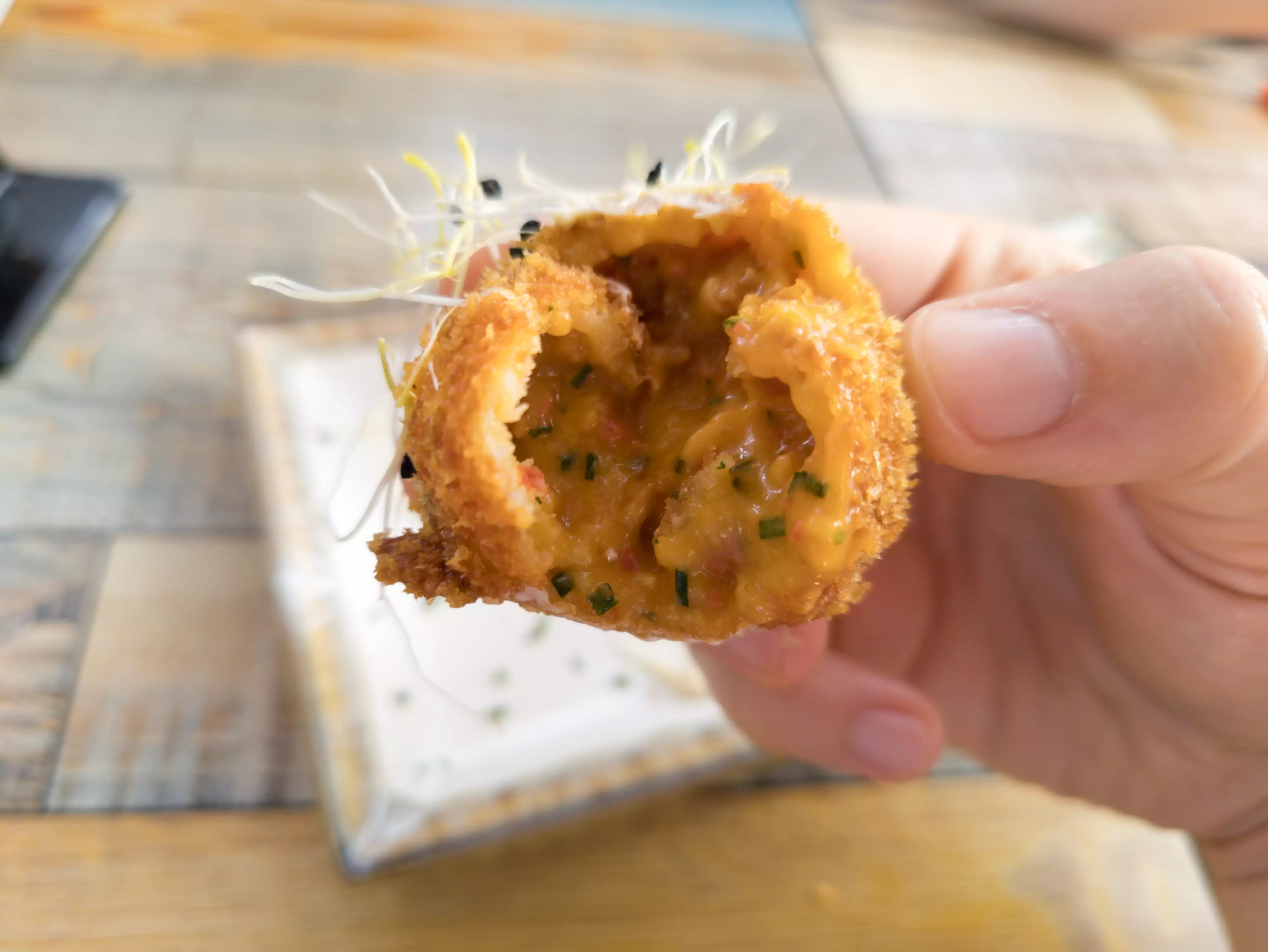 Croquetas único de chorizo y provolone